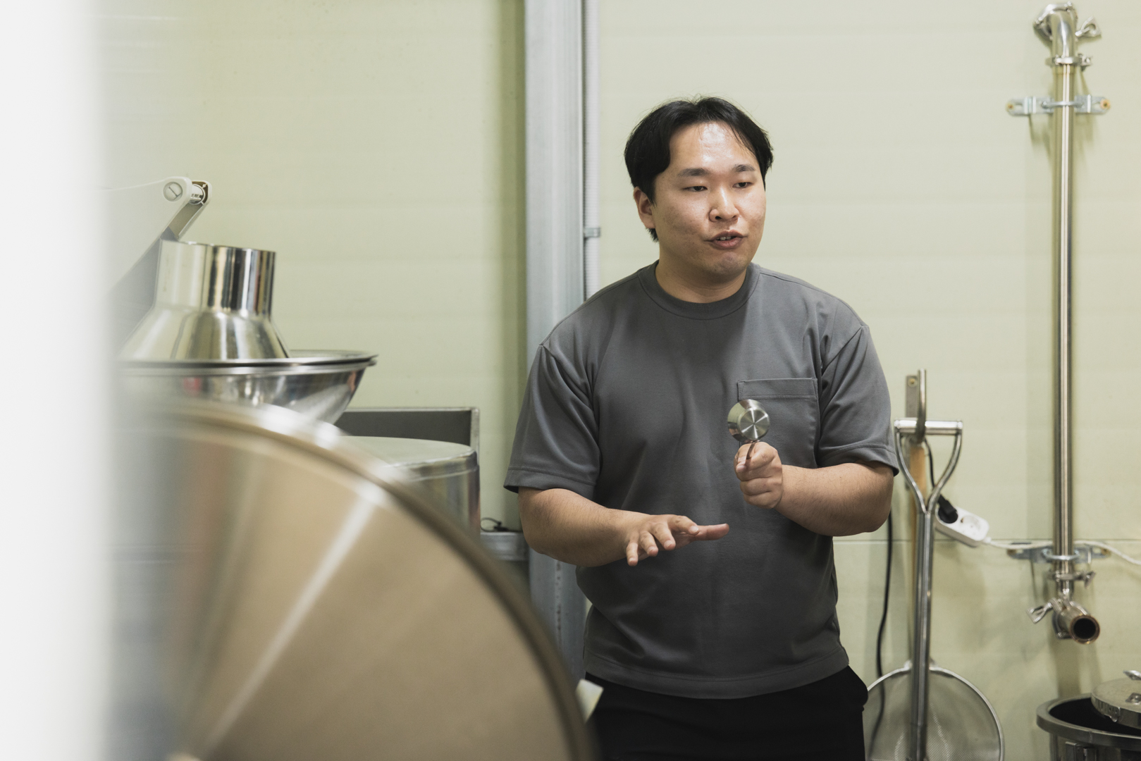 Jeju brewer at Isibo brewery explaining the distillation process